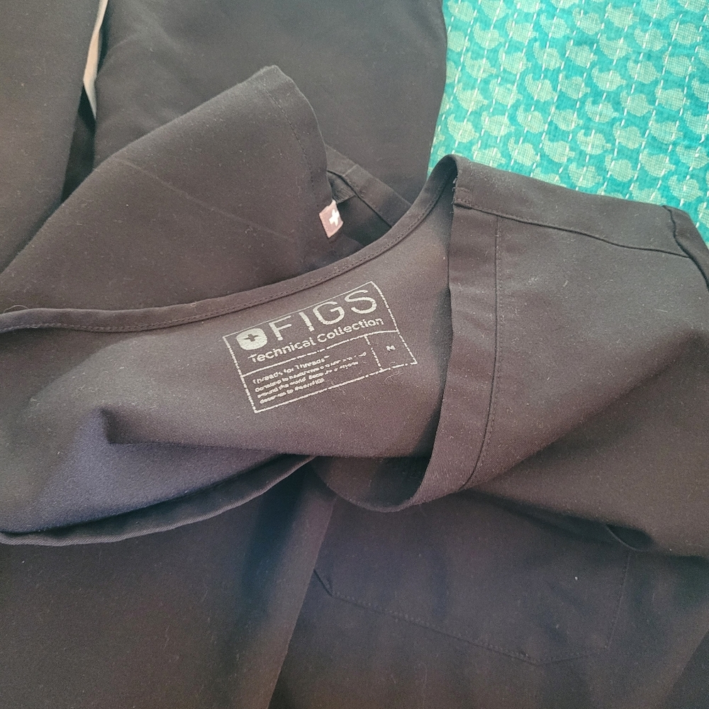 Figs Women's Black Scrub Set, Top Medium, Pants Large - Picture 2 of 6